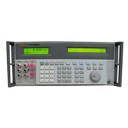 Fluke 5520A-600 Calibrador Multifunción con Osciloscopio